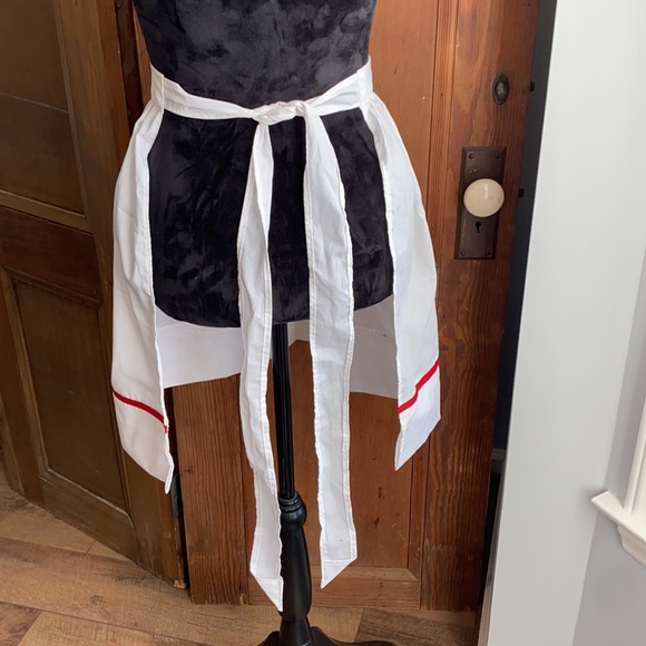 Vintage White Tie Apron with Candle on pocket - Picture 4 of 7